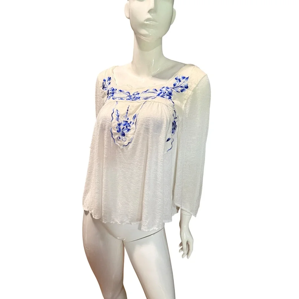 Free People White Blue Floral Embroidered Boho Peasant Blouse Top Medium